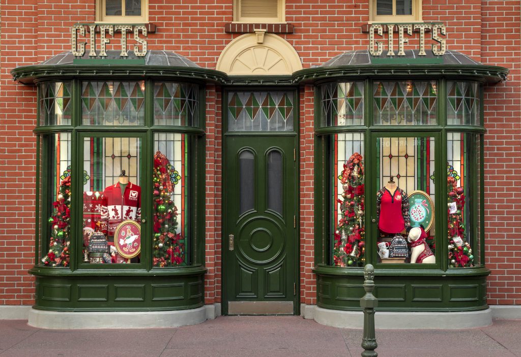 Window Displays Bring Holiday Magic to Walt Disney World Resort